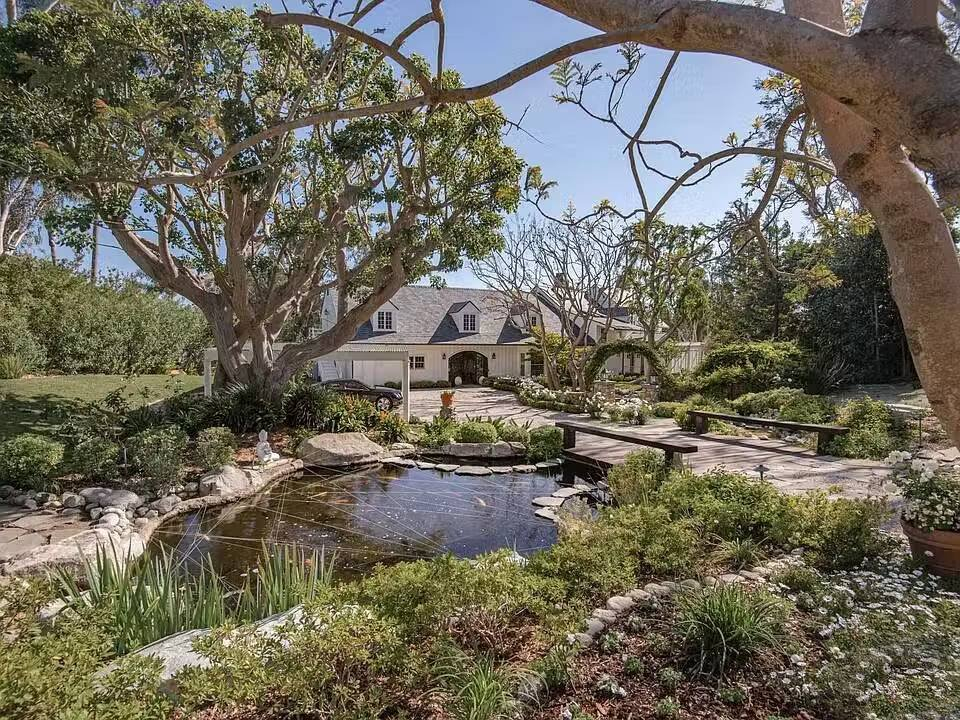 1704561693227-3 The Zumirez Three