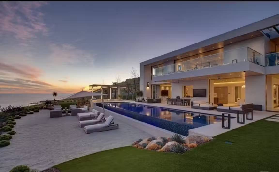 1707860505092-Photo May 28, 7 49 29 PM Perla De La Costa