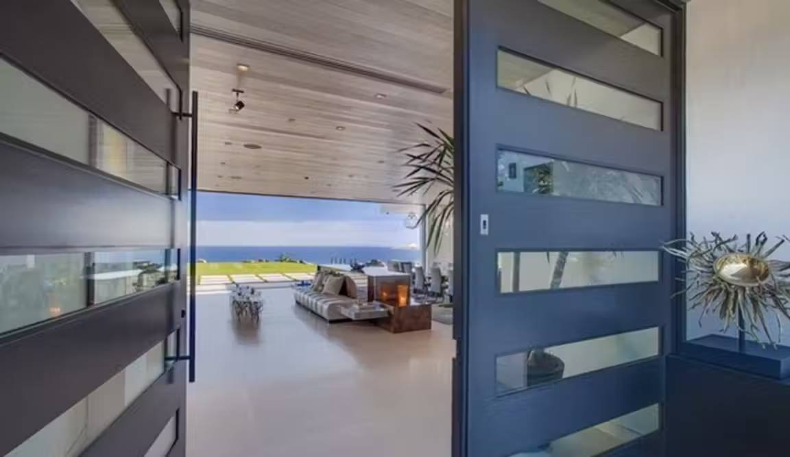 1707860505317-Photo May 28, 7 49 32 PM Perla De La Costa