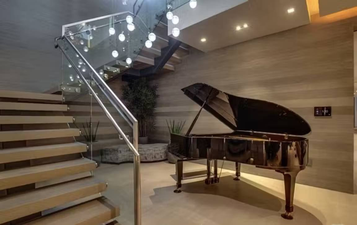 1707860505621-Photo May 28, 7 50 38 PM Perla De La Costa