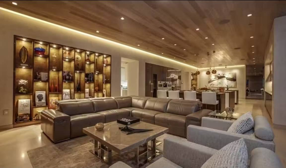 1707860505622-Photo May 28, 7 50 35 PM Perla De La Costa