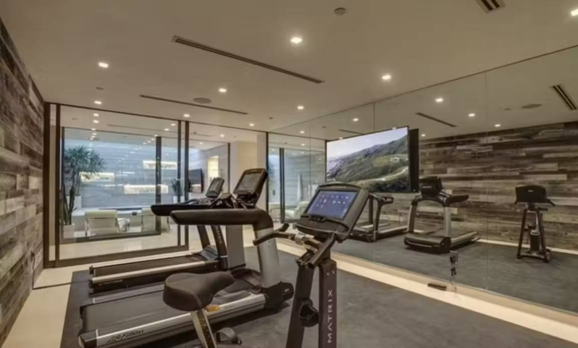 1707860505632-Photo May 28, 7 50 41 PM Perla De La Costa