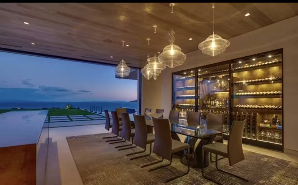 1707860505635-Photo May 28, 7 50 30 PM Perla De La Costa