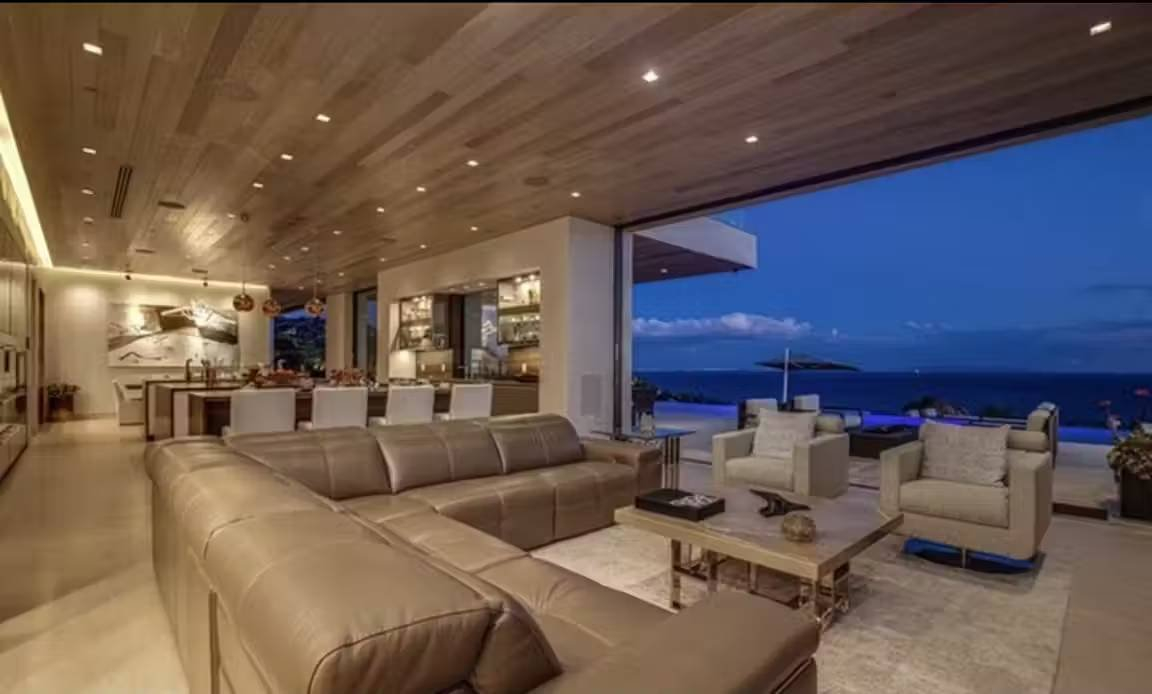 1707860505817-Photo May 28, 7 50 36 PM Perla De La Costa