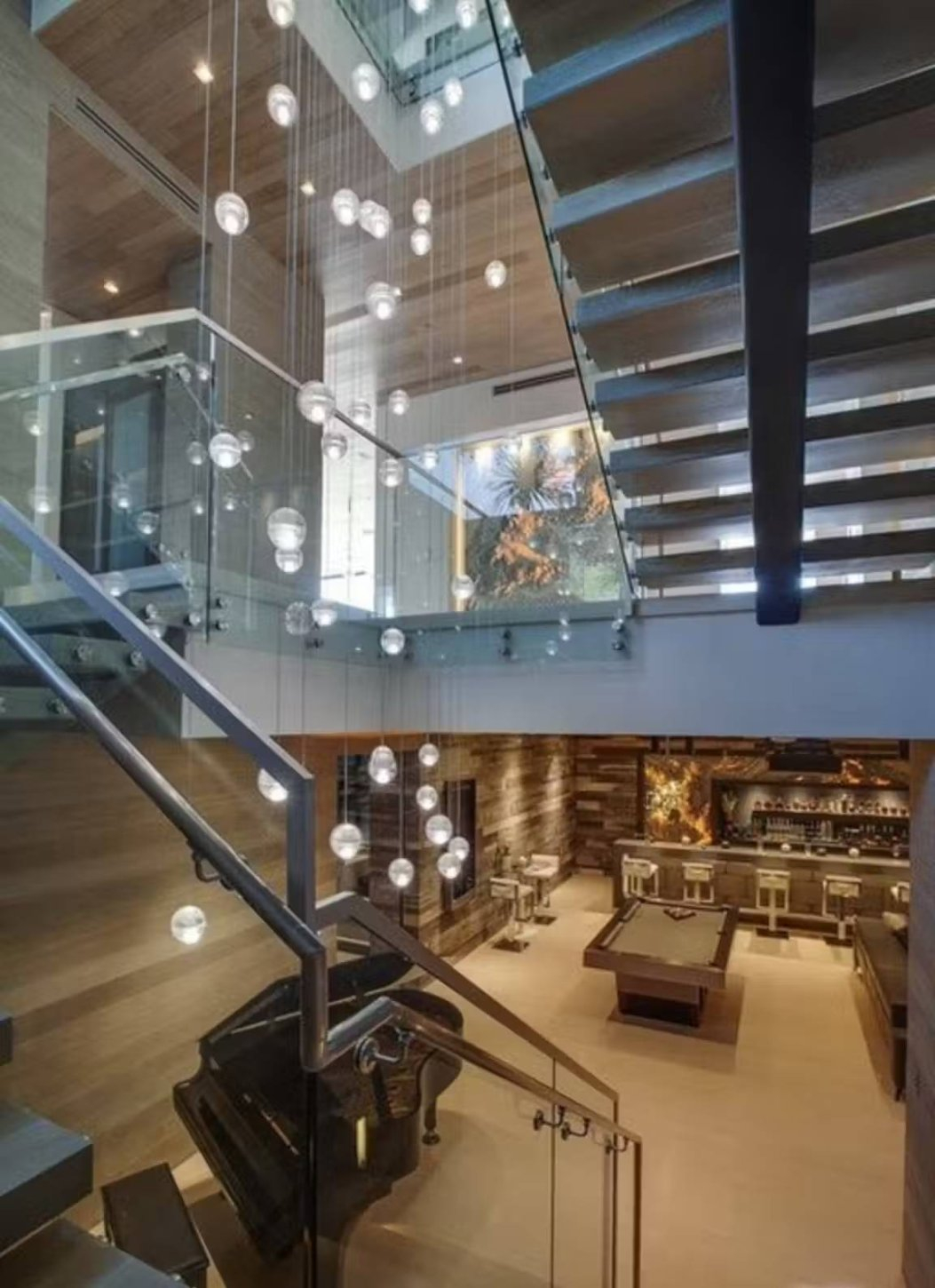 1707860505835-Photo May 28, 7 50 37 PM Perla De La Costa