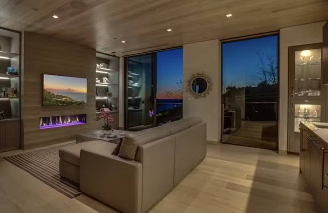 1707860506017-Photo May 28, 7 51 01 PM Perla De La Costa