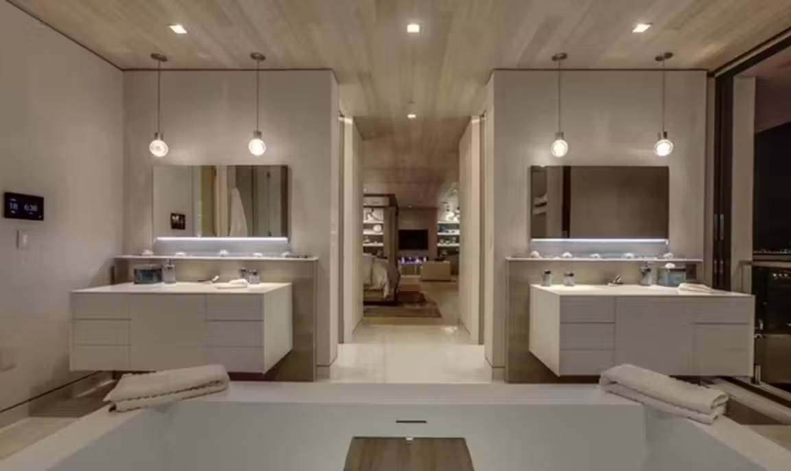 1707860506019-Photo May 28, 7 50 51 PM Perla De La Costa