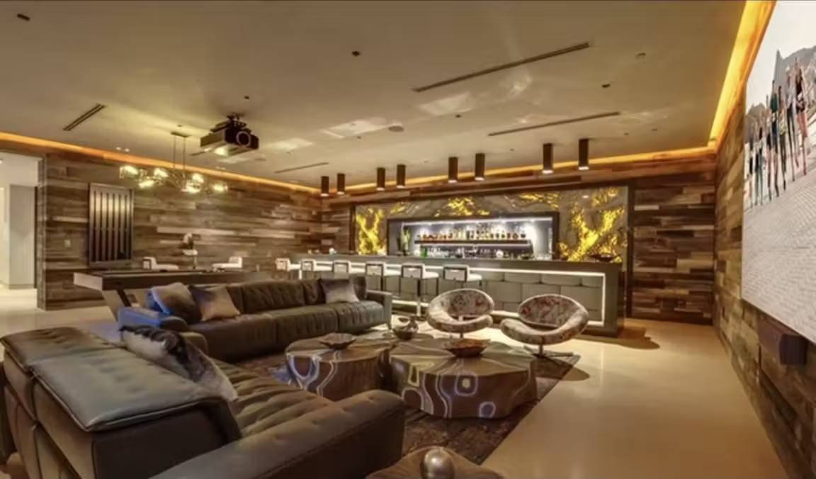 1707860506020-Photo May 28, 7 50 40 PM Perla De La Costa