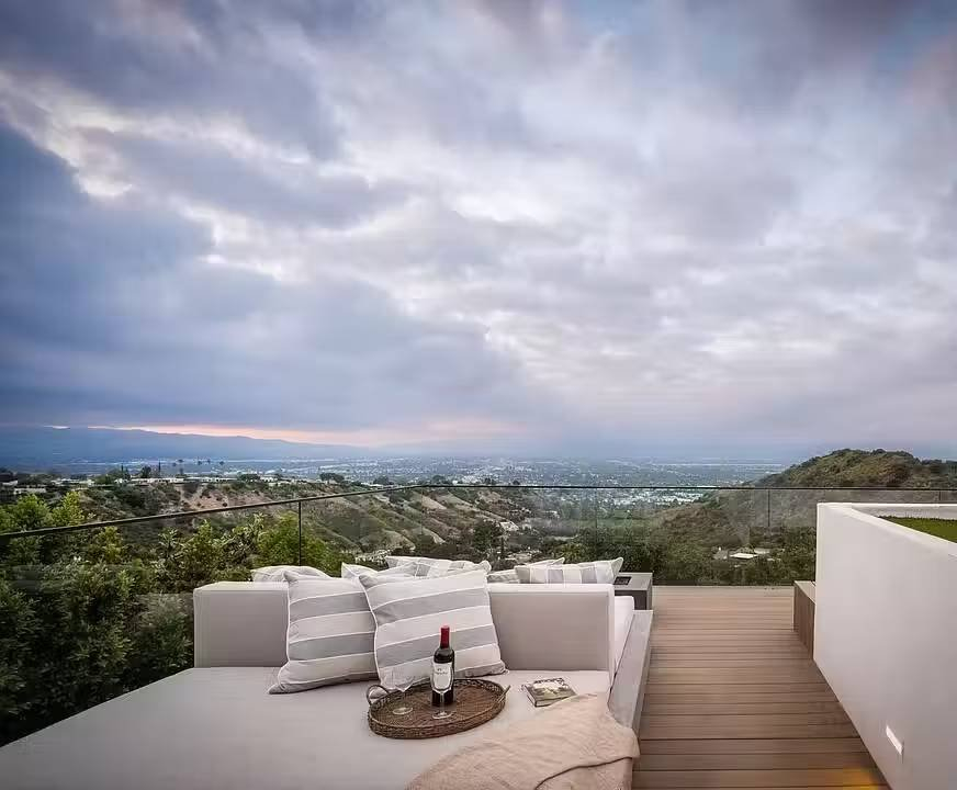 1706655136722-23 The Bel Air Villa