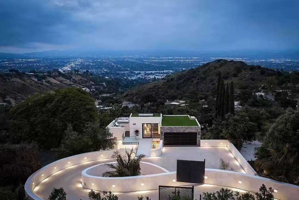 1706655137119-1 The Bel Air Villa