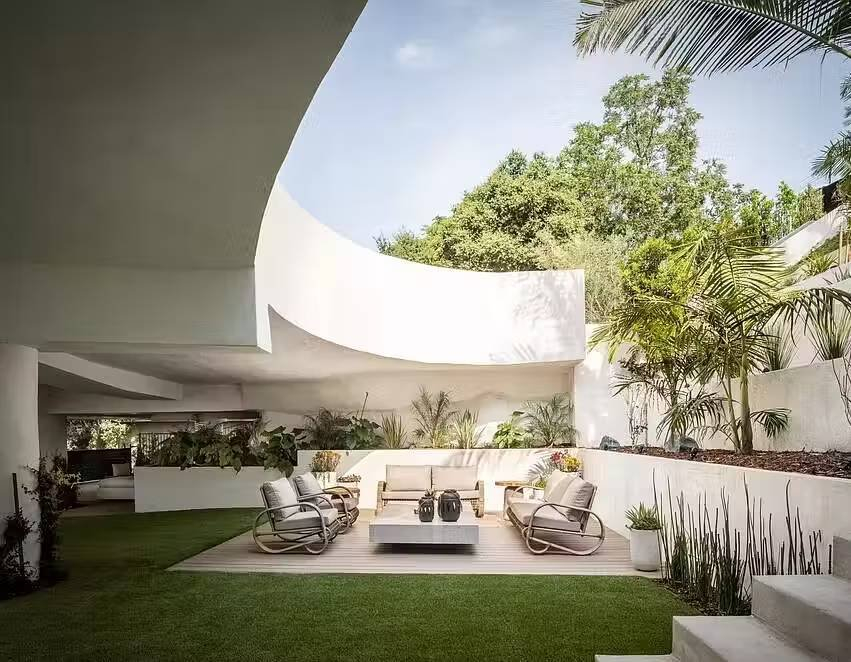 1706655137129-19 The Bel Air Villa