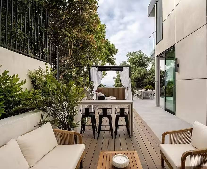 1706655137132-21 The Bel Air Villa