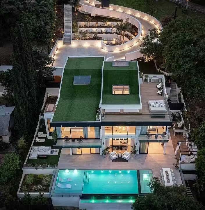 1706655137133-25 The Bel Air Villa