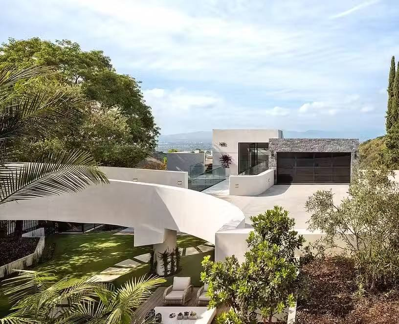 1706655137243-2 The Bel Air Villa