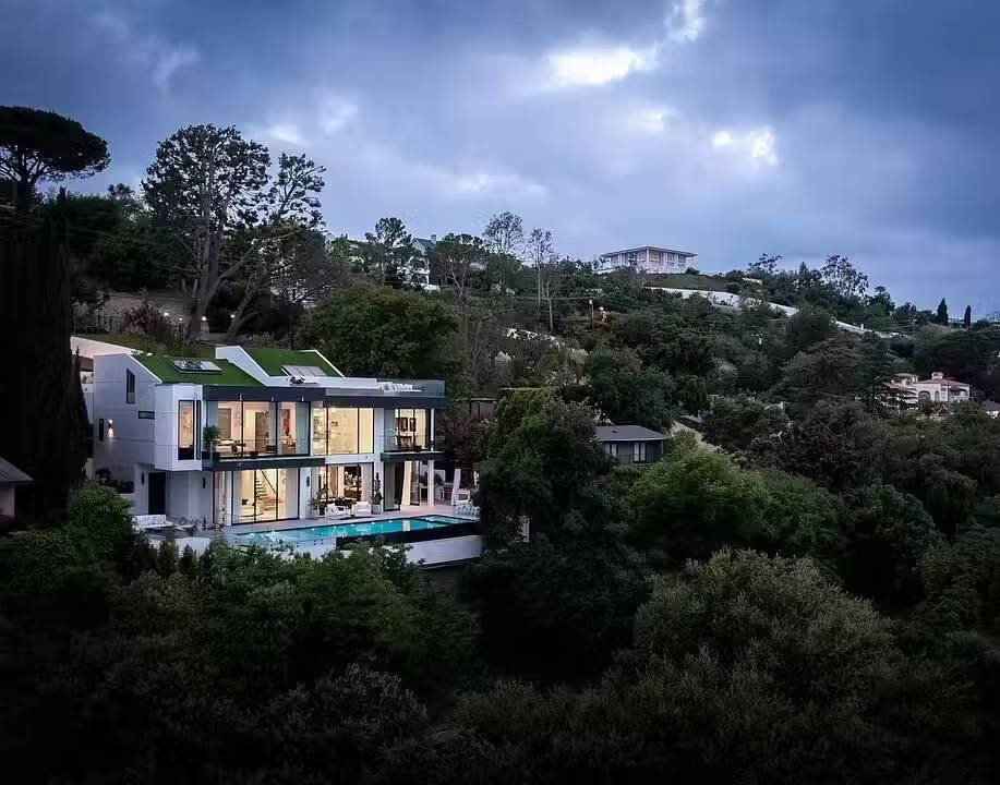 1706655137246-24 The Bel Air Villa