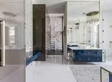 62975-312862636911699309165 Atop the World