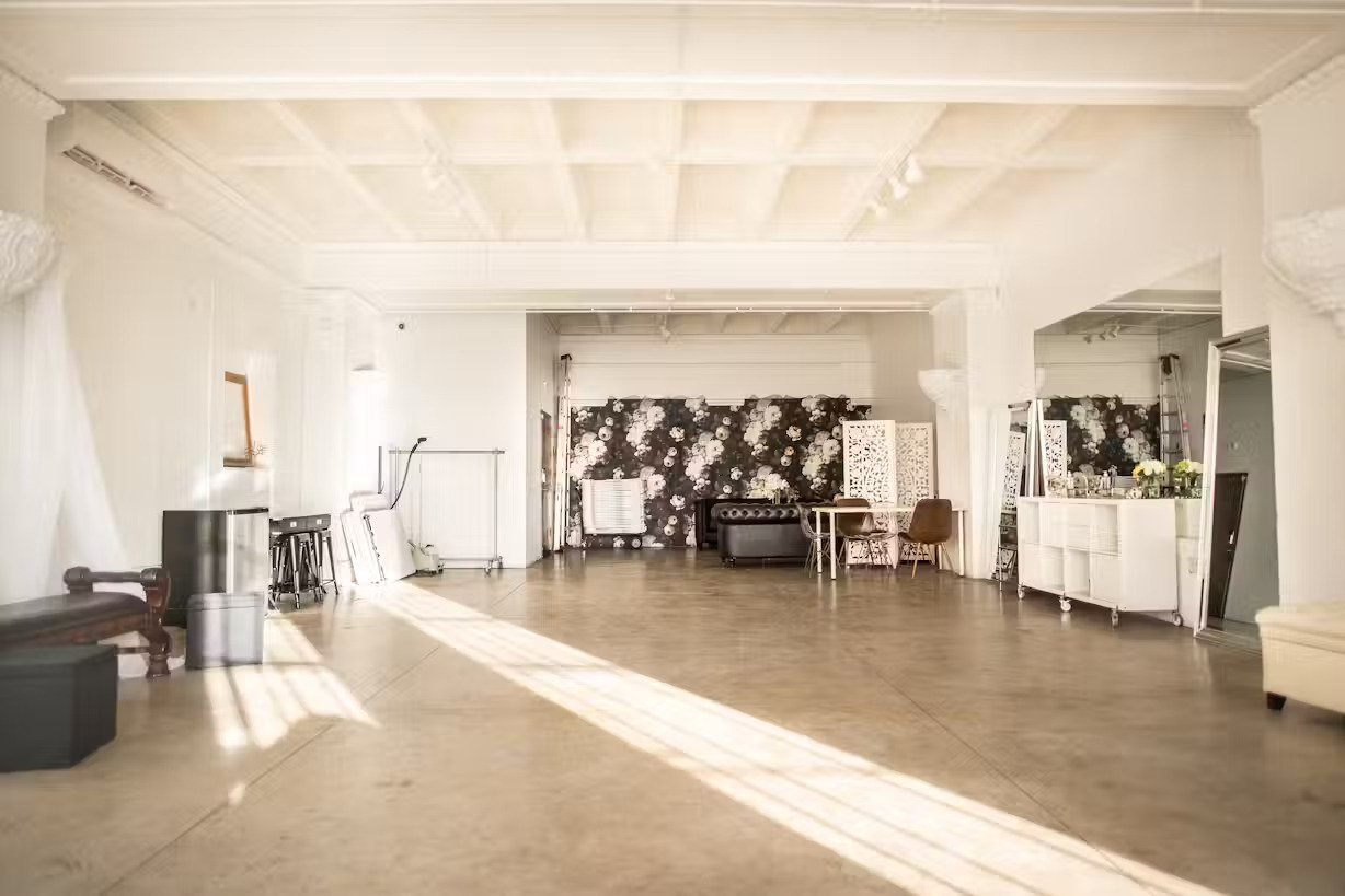 62990-520411921941699043814 Skyline Grand: Downtown High End Loft