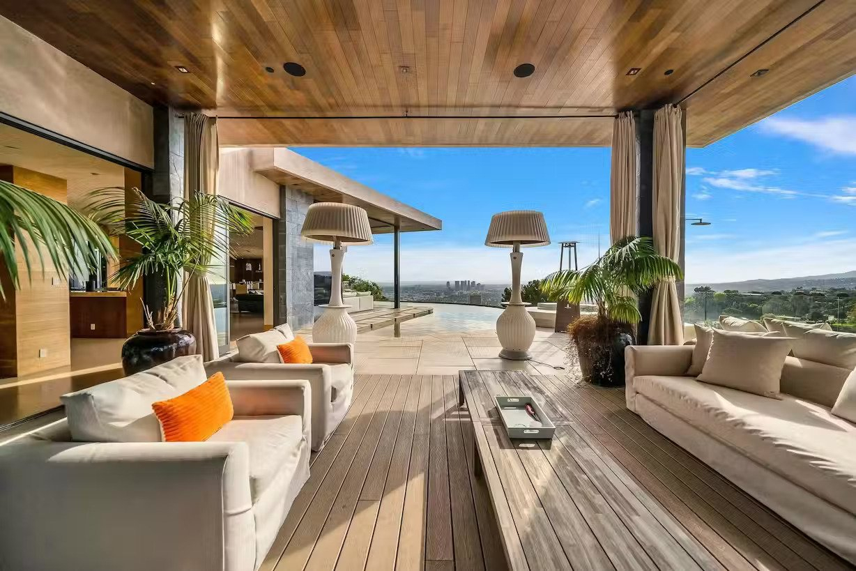 1707519198685-tropical Blue Jay Modern