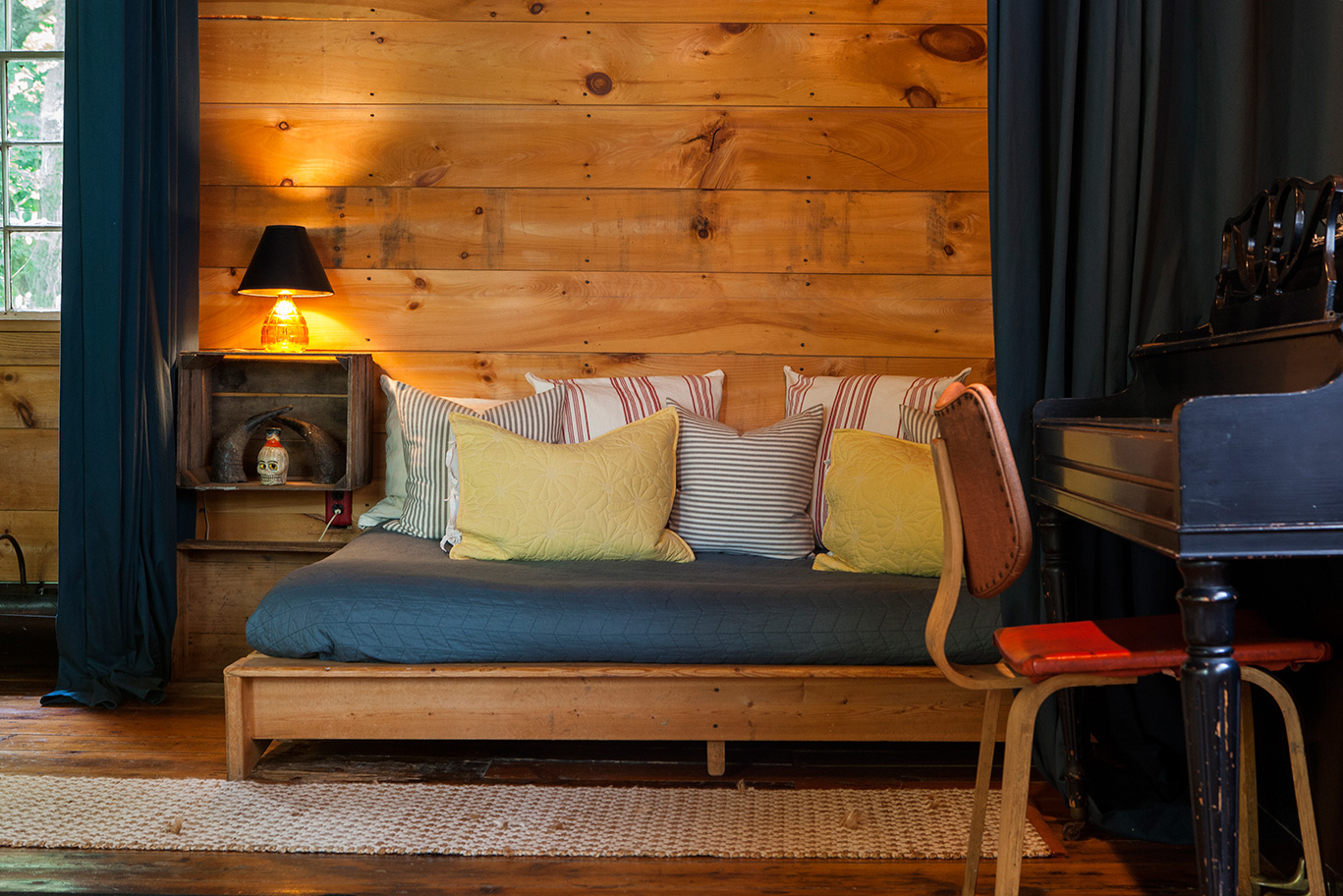 04-Piano-queen The Barn in Tivoli