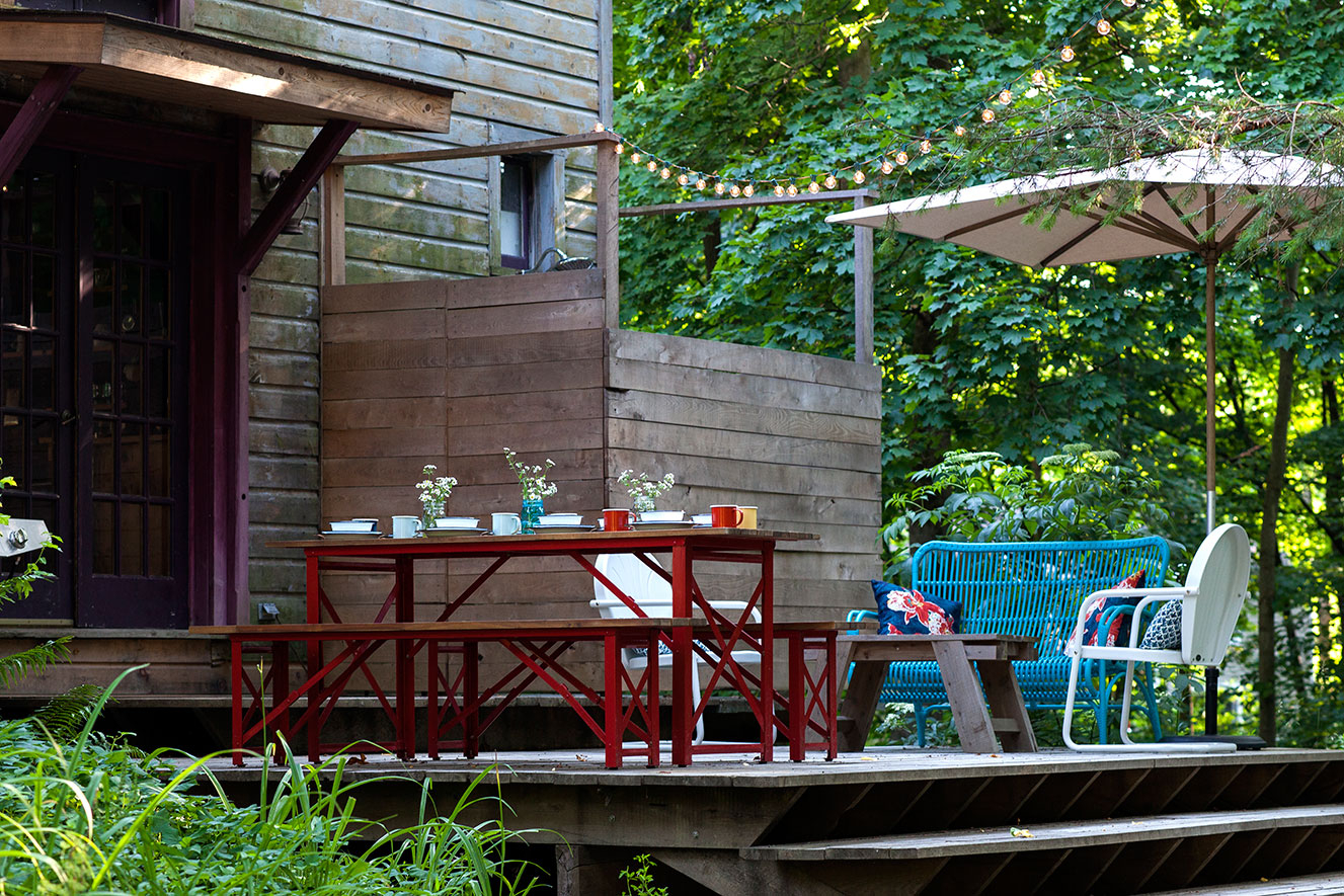 14-Deck,-shower,-furniture The Barn in Tivoli