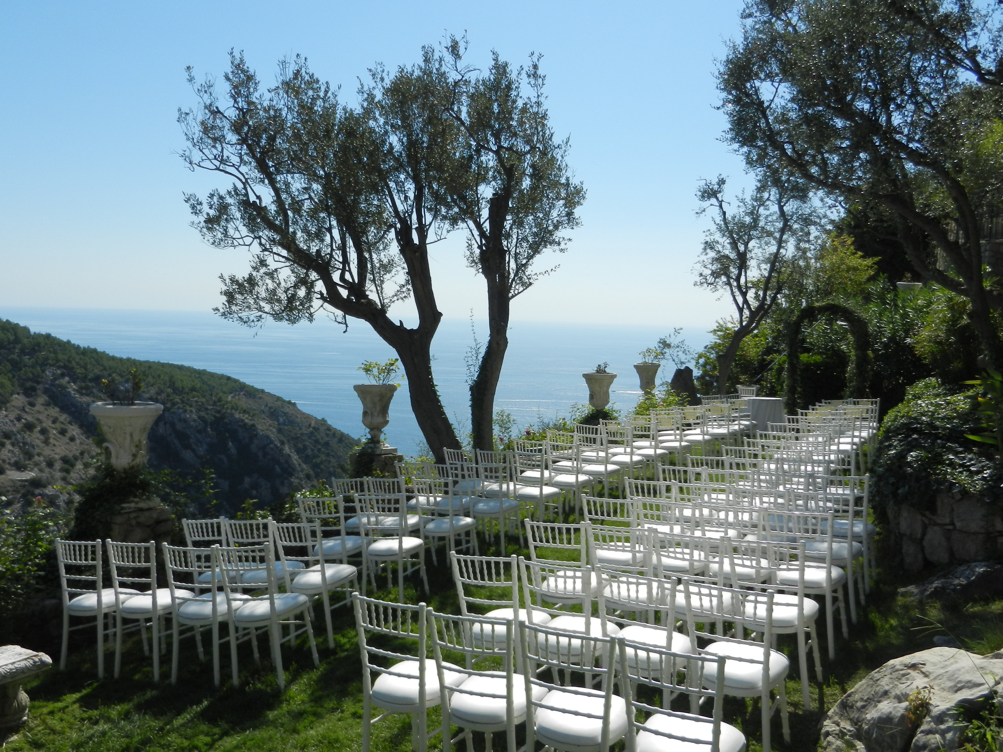Ceremony in Gardens 3 Château de la Chèvre d'Or