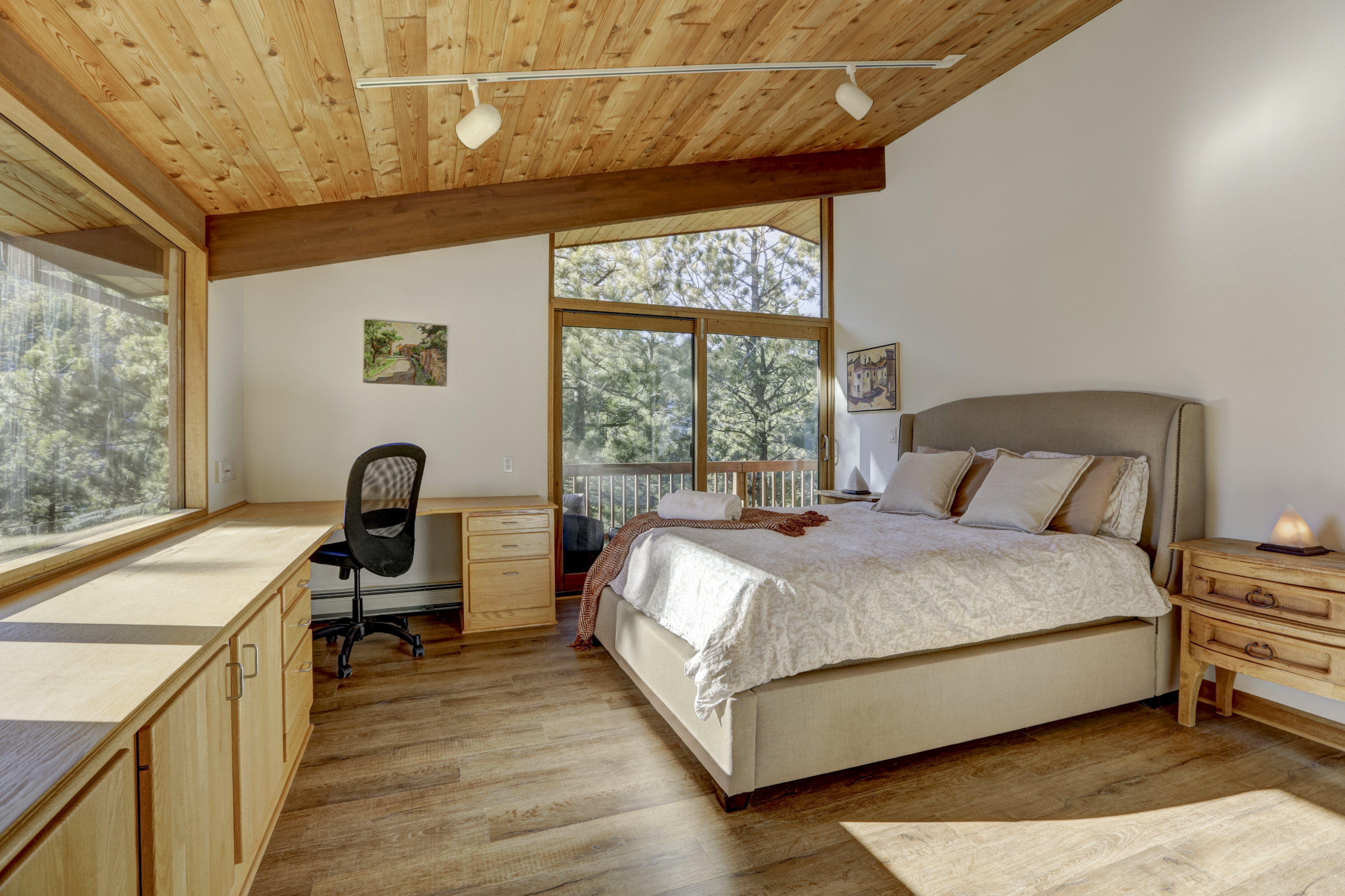 Valley Ln-19* The Deck House