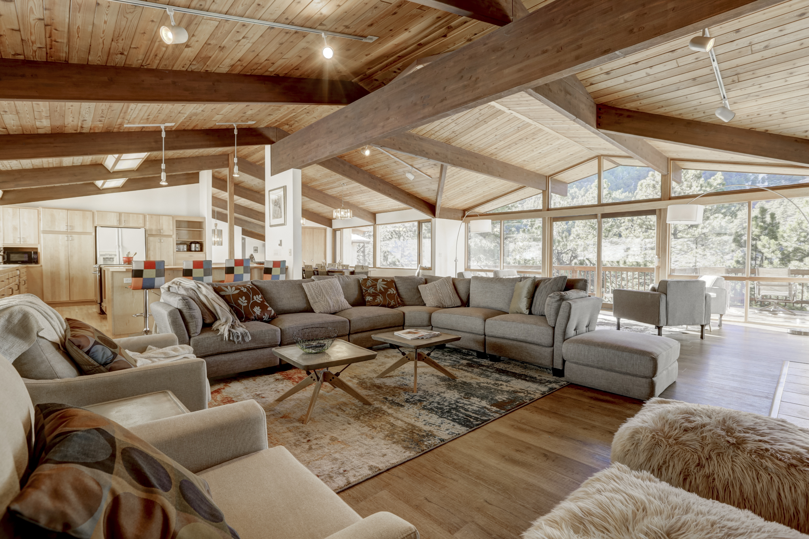 Valley Ln-2*1 The Deck House