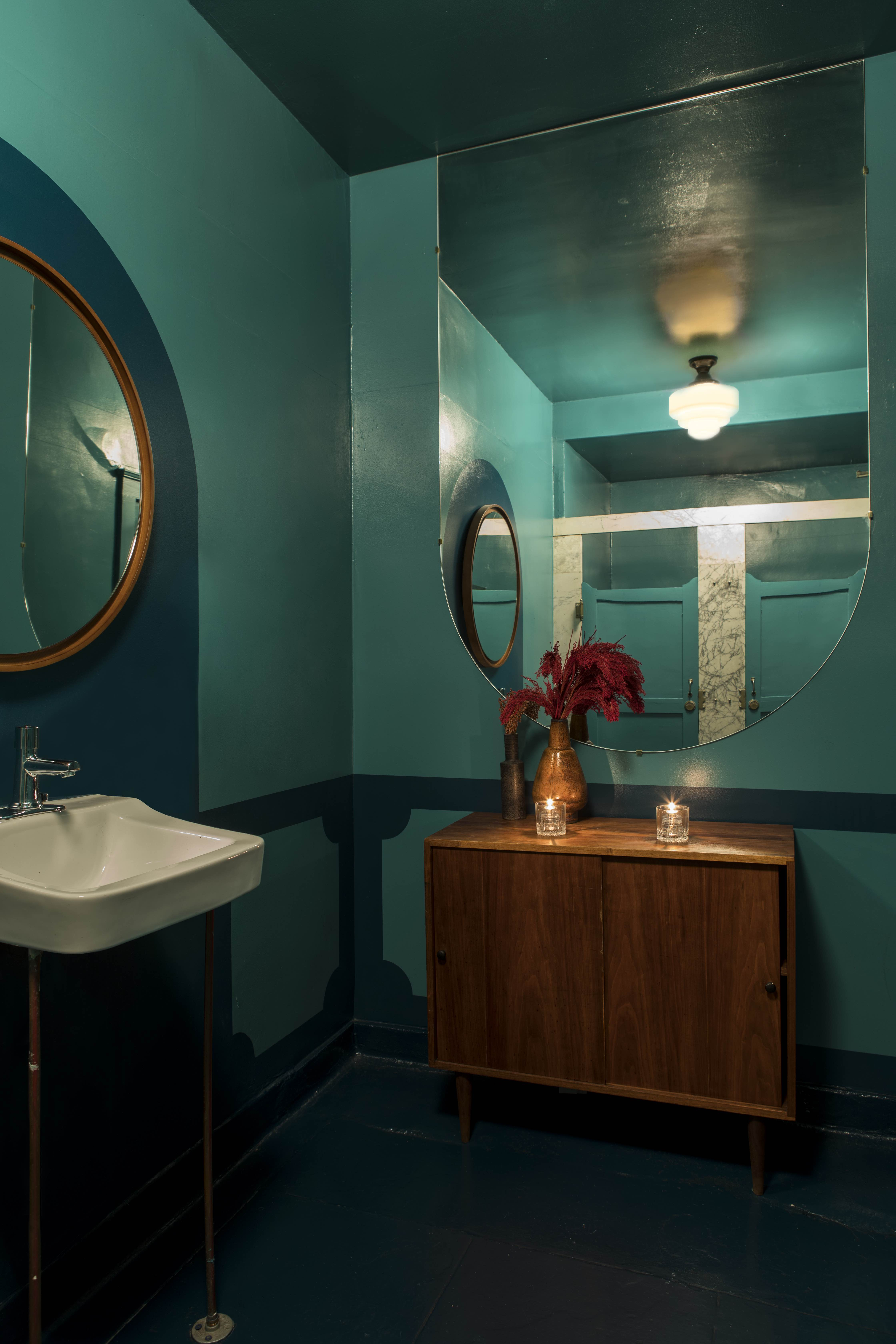 Restrooms Lodge Room