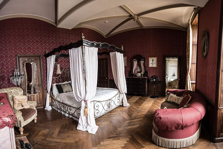 romantic-castle-bedroom Chateau Challain