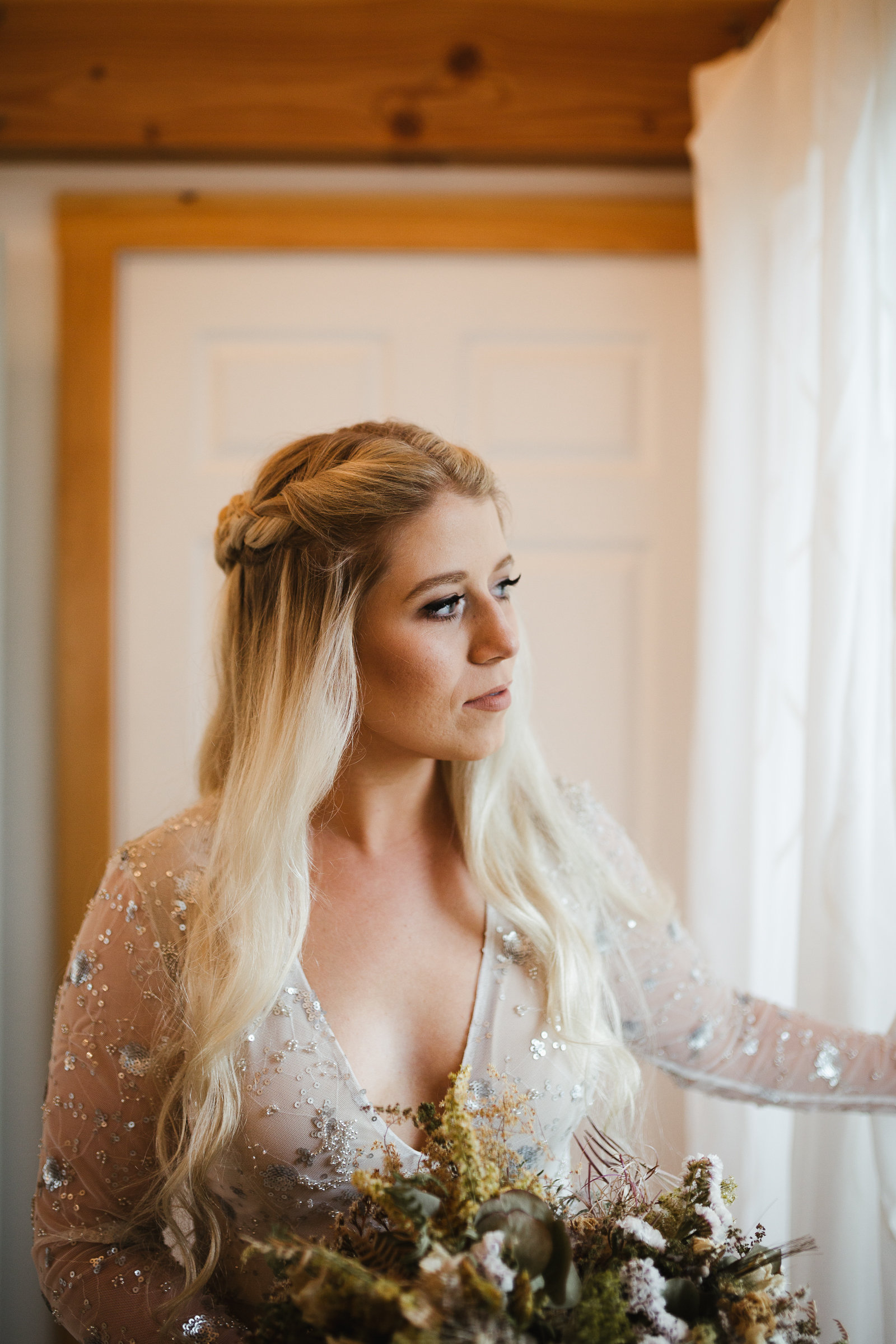 Mike Kacie-GettingReady-0073 Hemlock Springs