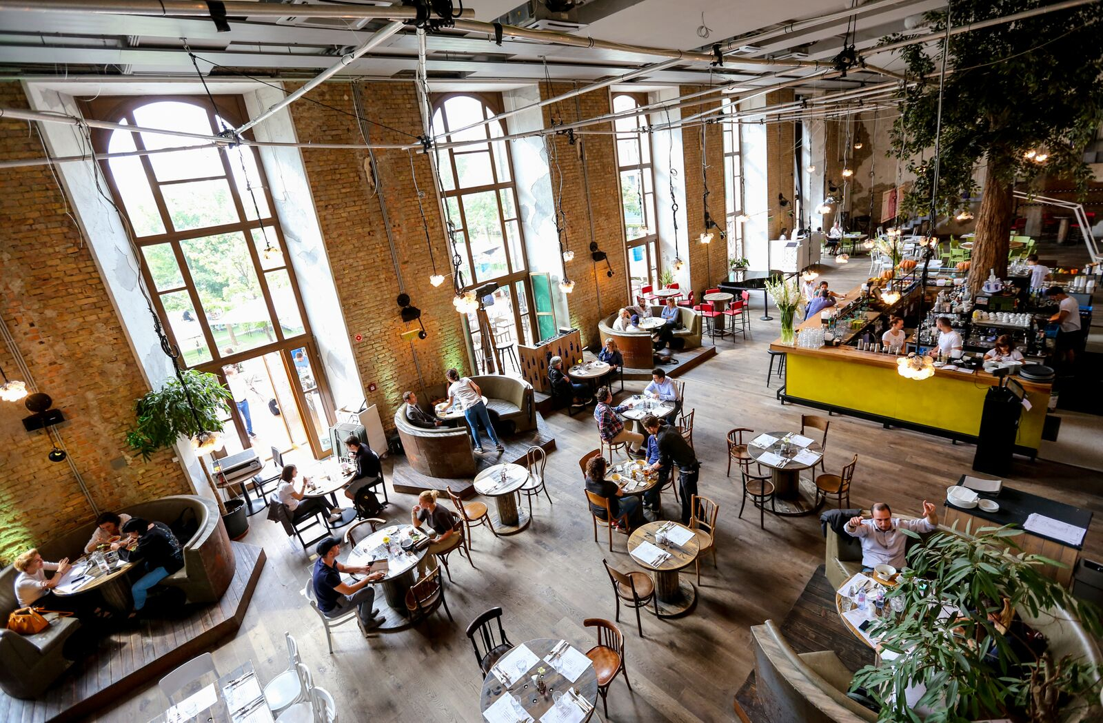 gfMGmbQF Kiosk Budapest