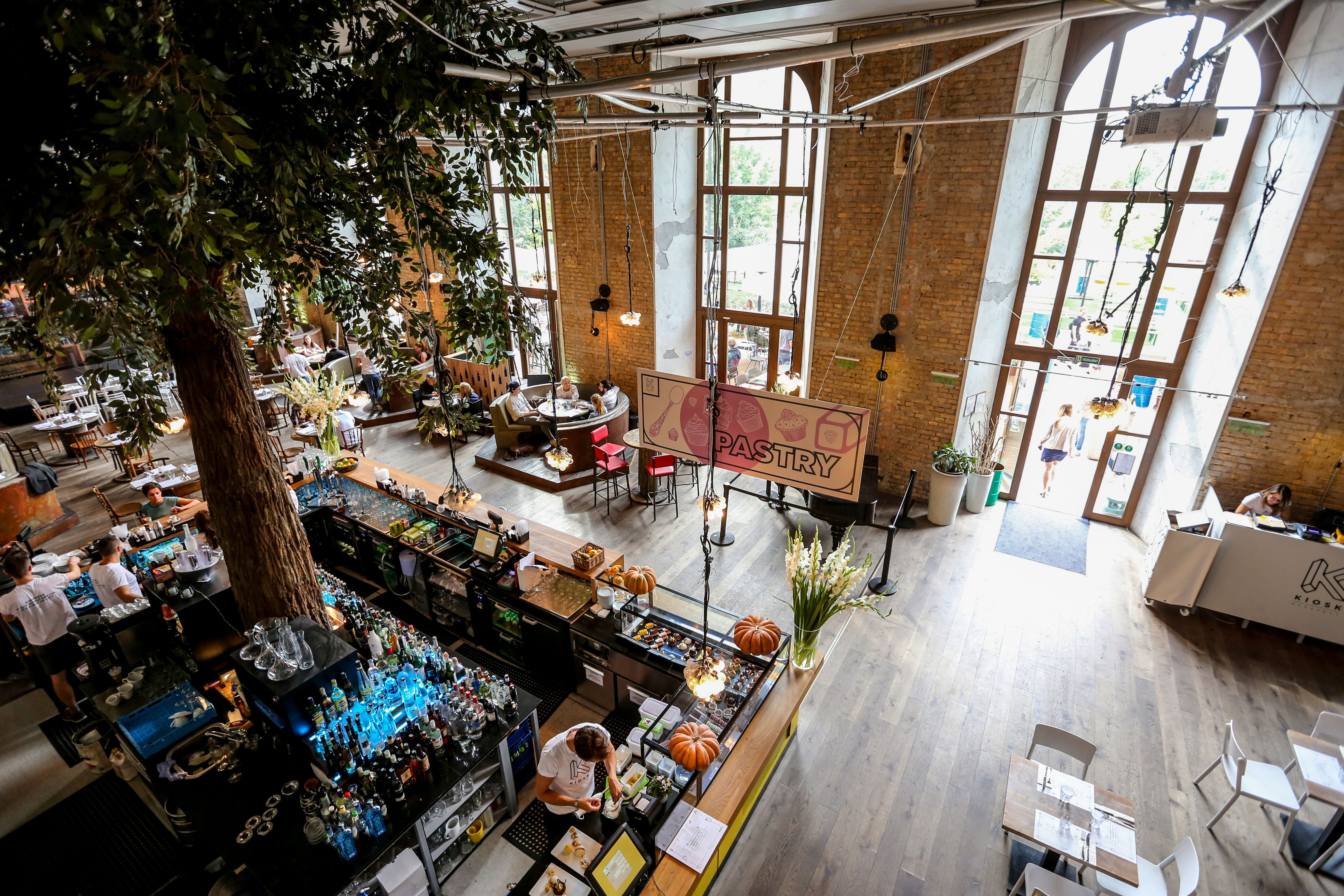 rHW9anVW Kiosk Budapest