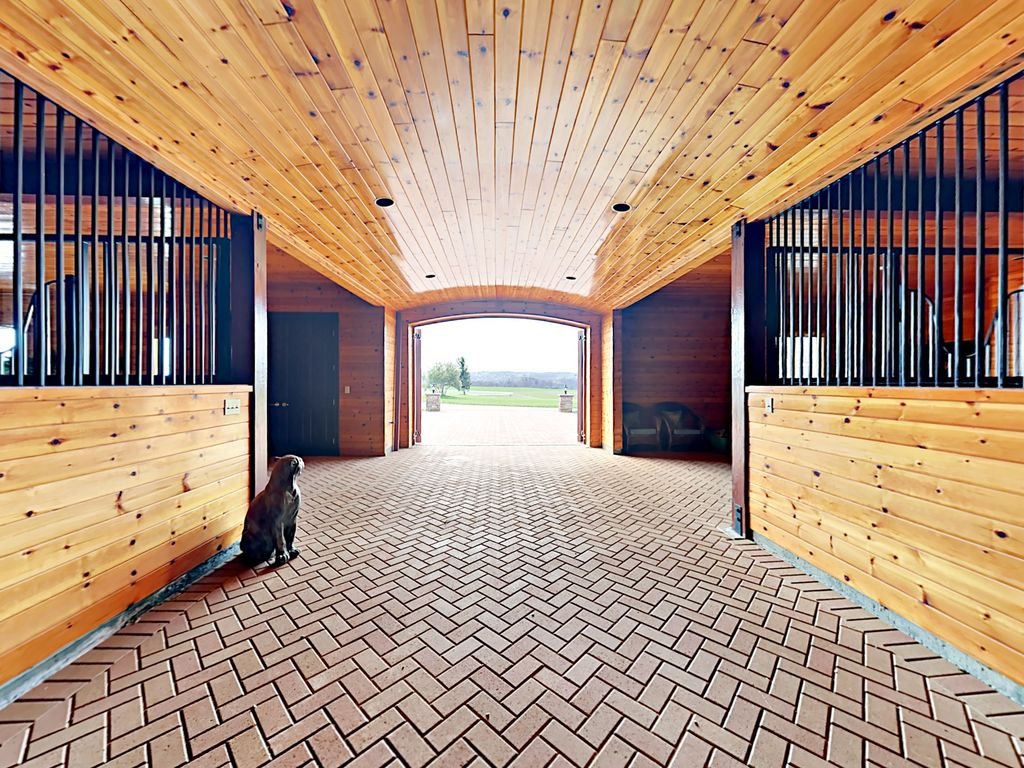 7a0042a2-f269-47e0-94dc-5316c4e03f26 Fallen Oaks Estate