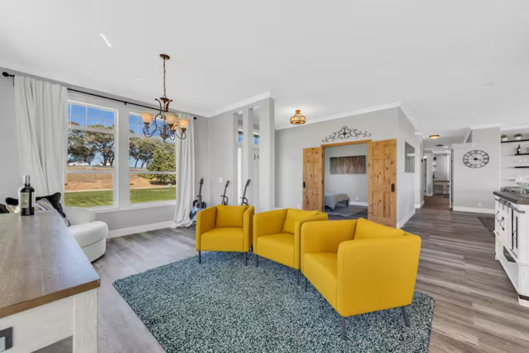 Luxe & Comfy Vineyard Estate ~ Breathtaking Views!