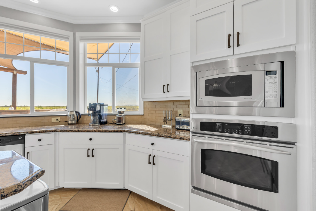 Luxe & Comfy Vineyard Estate ~ Breathtaking Views!