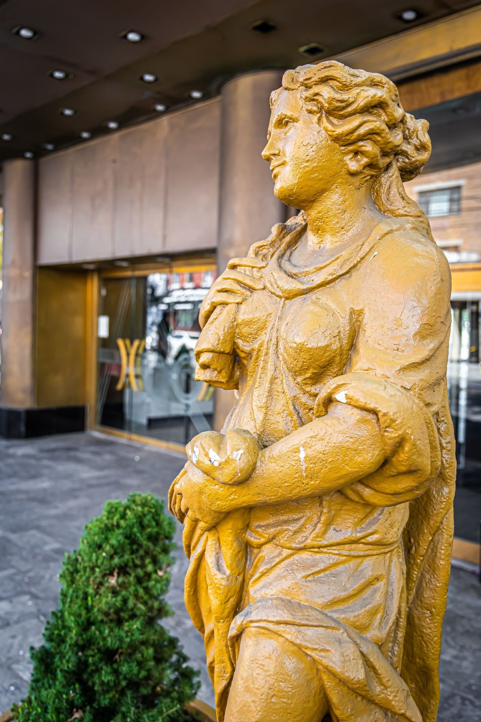 1I8A1355-min Astoria World Manor