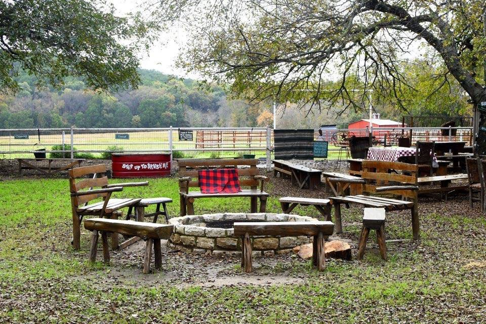 Barnyard Country Woods Inn