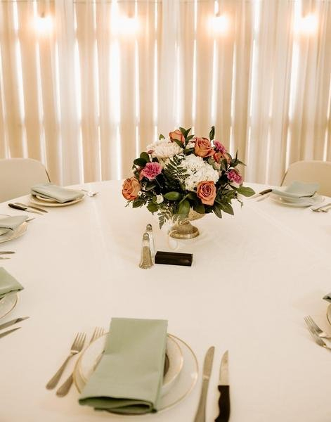 Tent decor The Creekside Lodge and Cabins