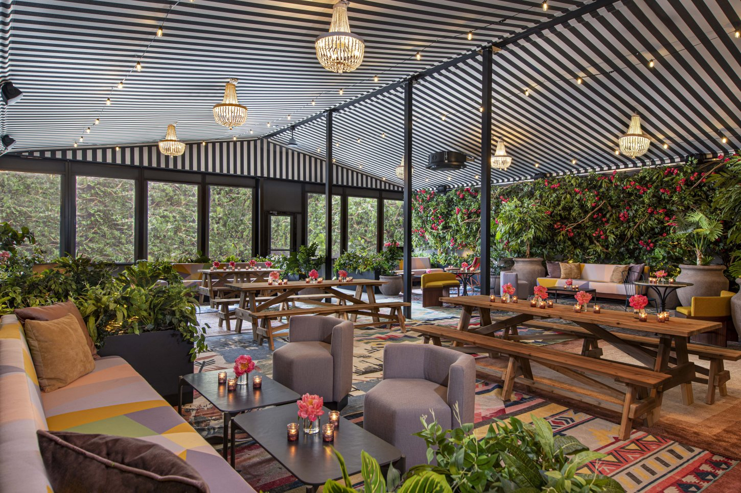 Bar Bedford Garden 1 Moxy Brooklyn Williamsburg