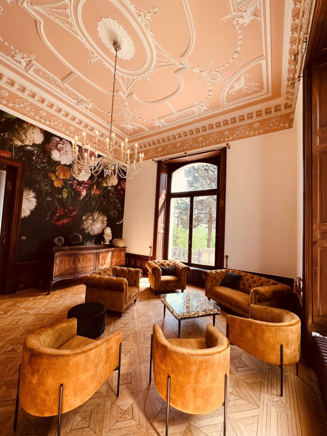 Lounge2023 STELLA RHENI | The Luxury Estate