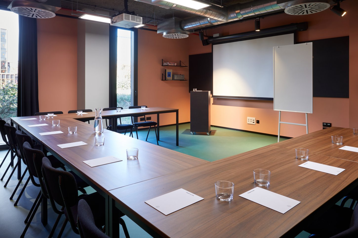 202212-TSH-MEETING-ROOM-01 The Social Hub Barcelona Poblenou