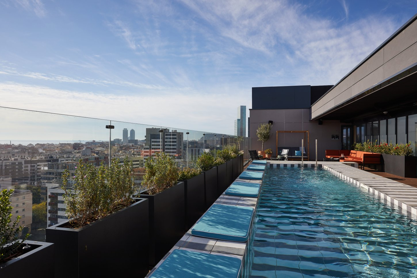 202212-TSH_ROOFTOP-POOL-02 The Social Hub Barcelona Poblenou