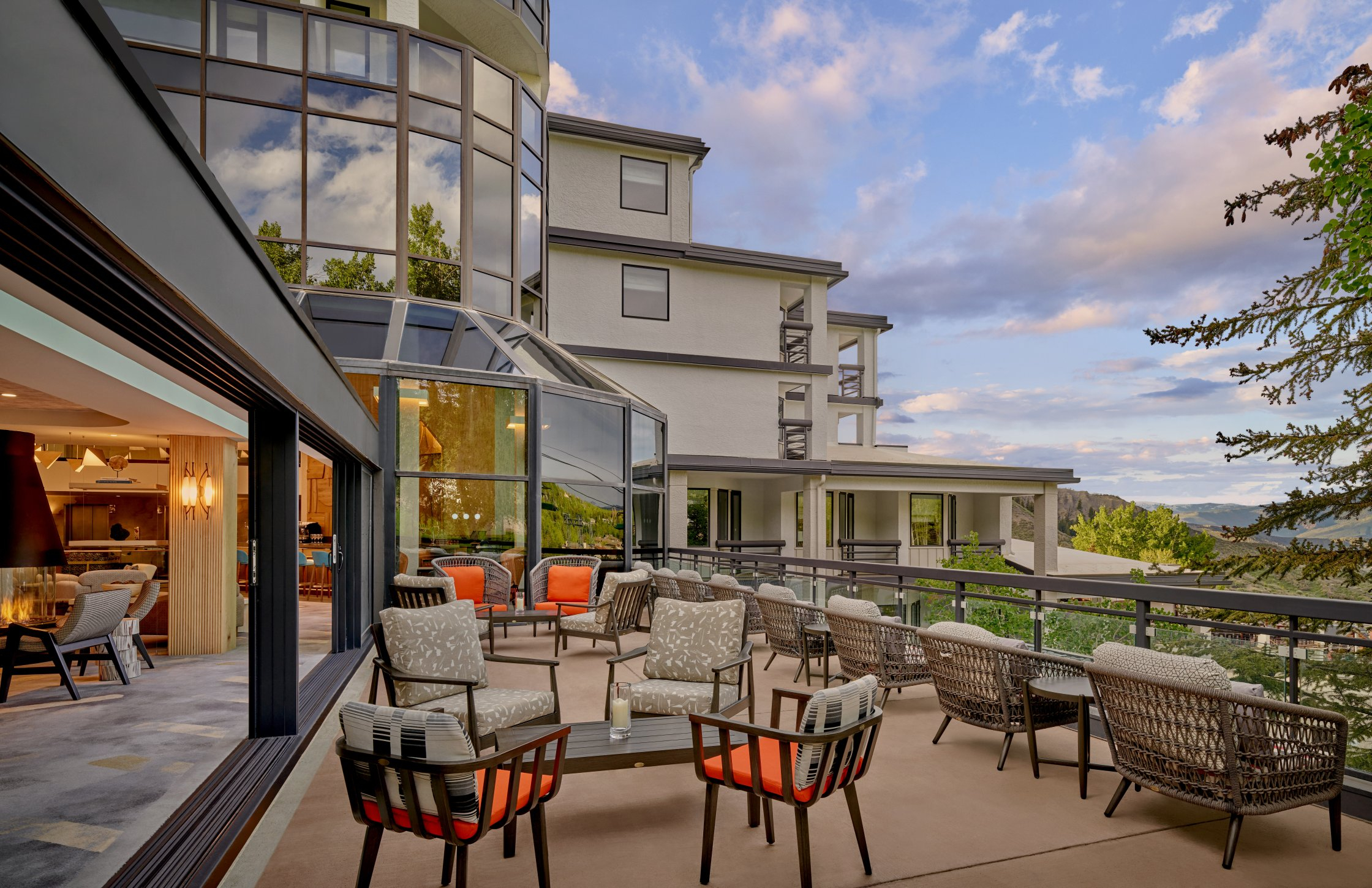 WEB_HIGHRES_aseak_lobby_patio_67586 Viewline Resort Snowmass