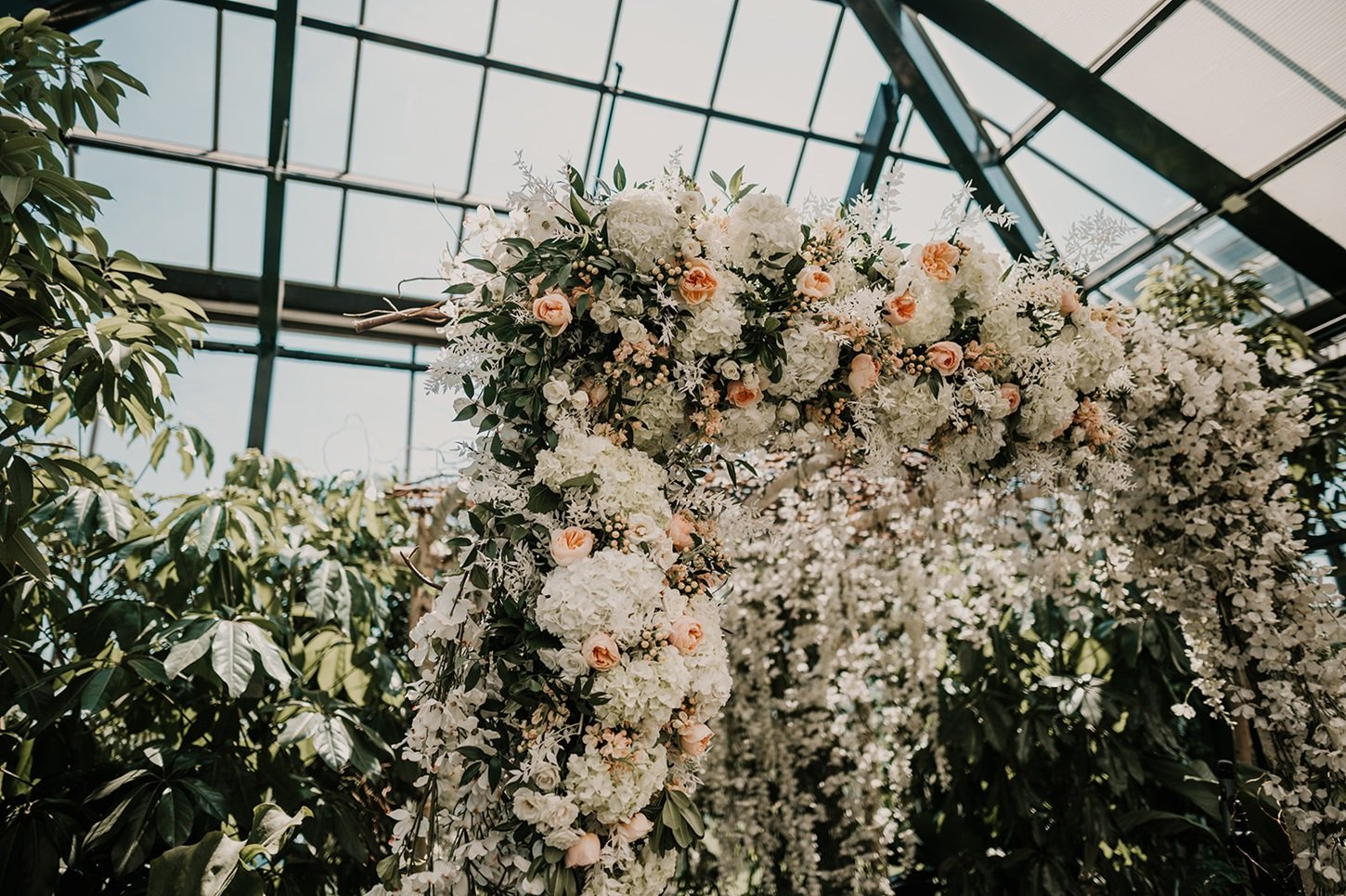 Matson-Crowder_Lauren_and_Chris_YanaBenjaminPhotography_Spring_328 Planterra Conservatory