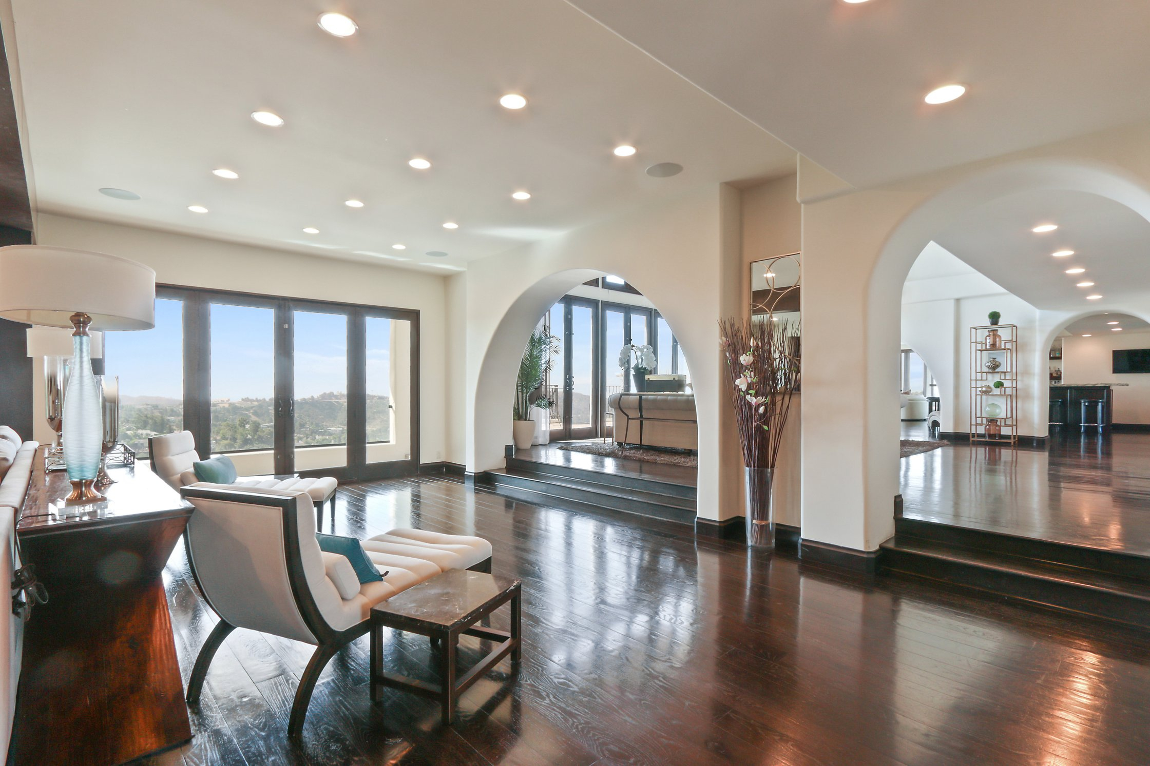 12 The Mulholland Villa