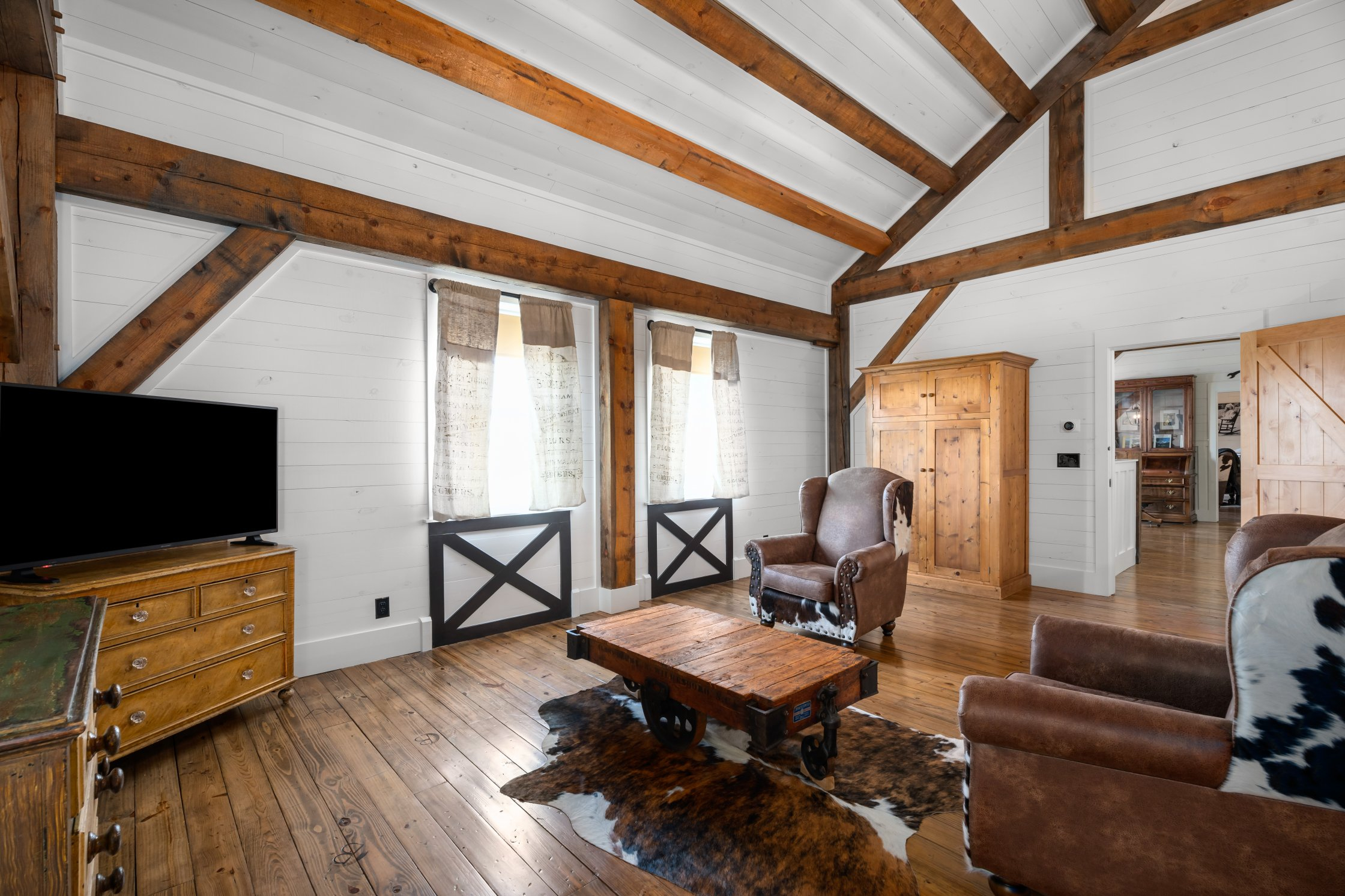 Interior-176 Old Bar N - Event & Lodging