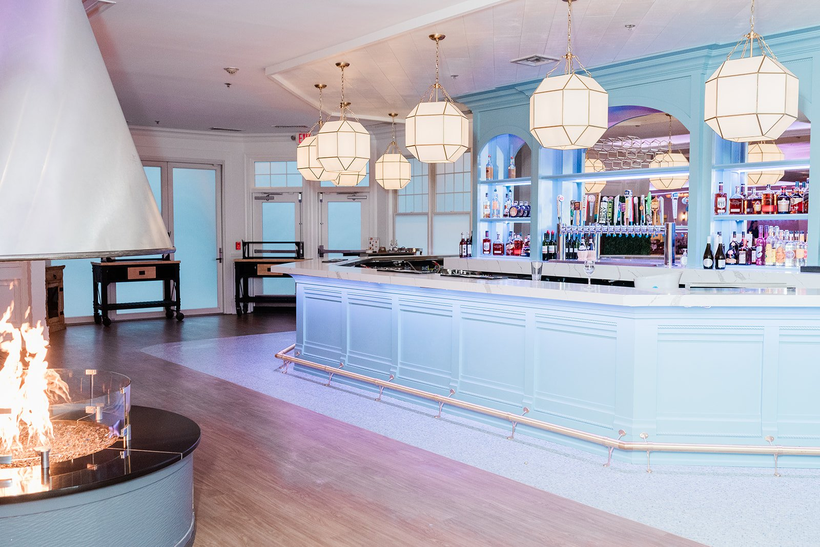 ballroom-bar Bear Brook Valley