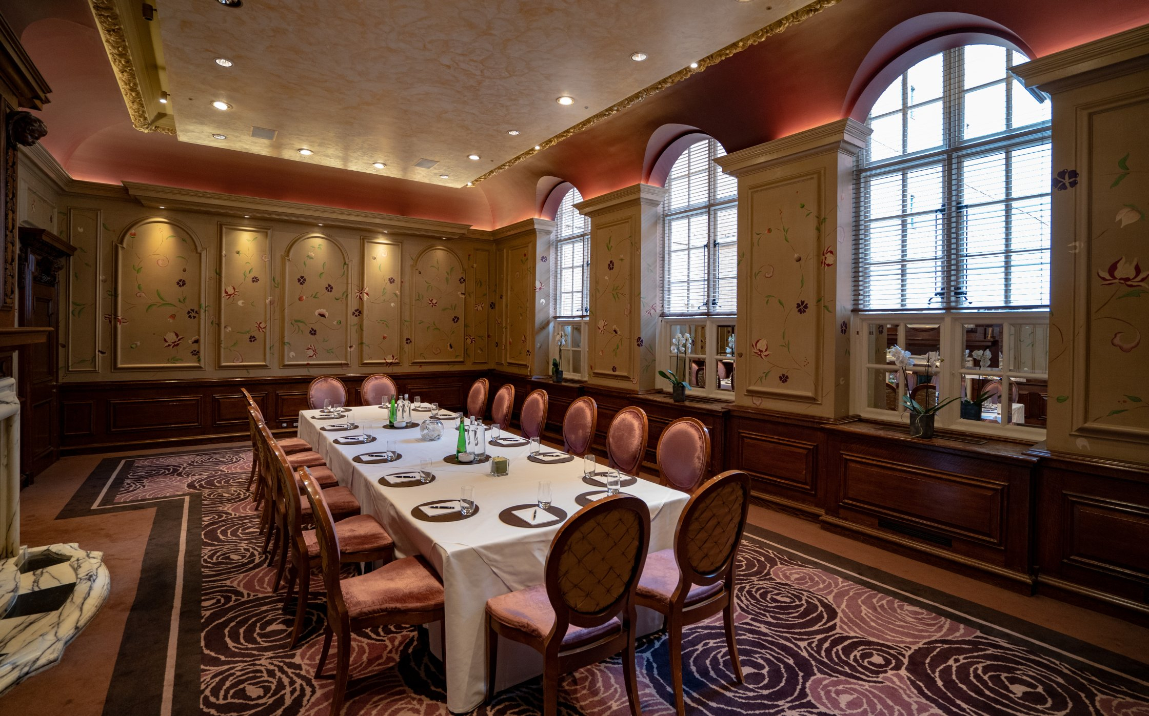 The Roseate, Reading