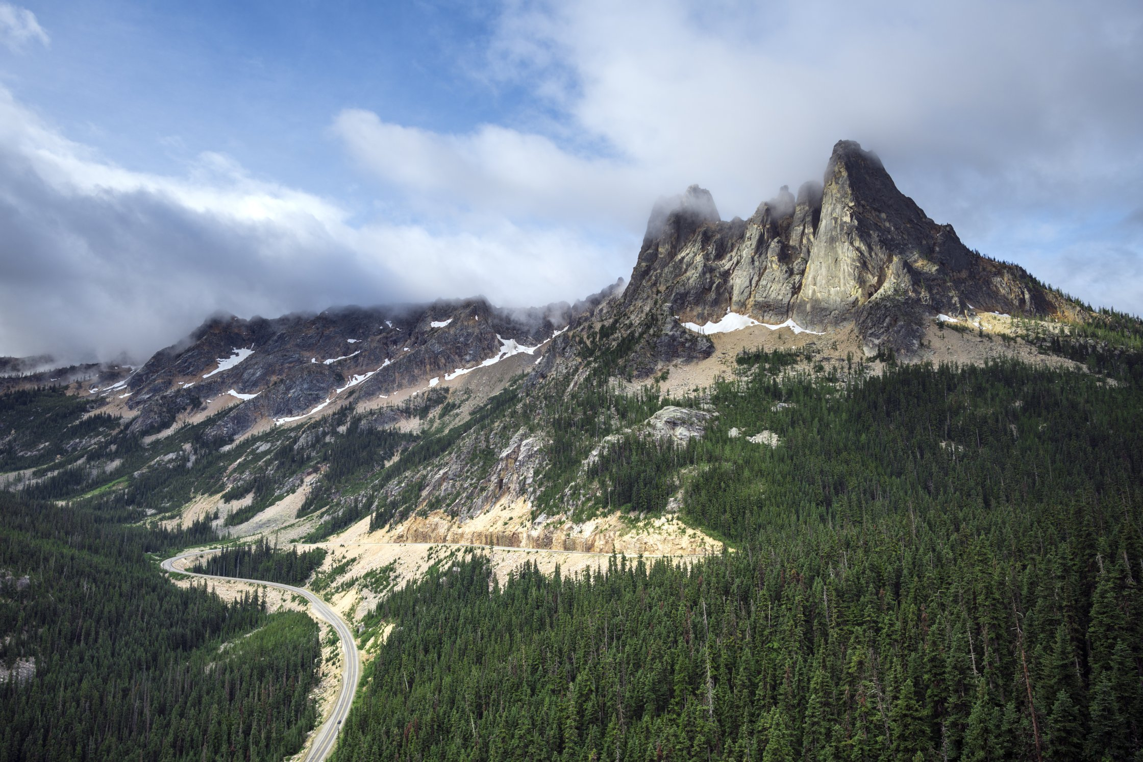 0508-dsc-7253-color-hwy20 Sun Mountain Lodge