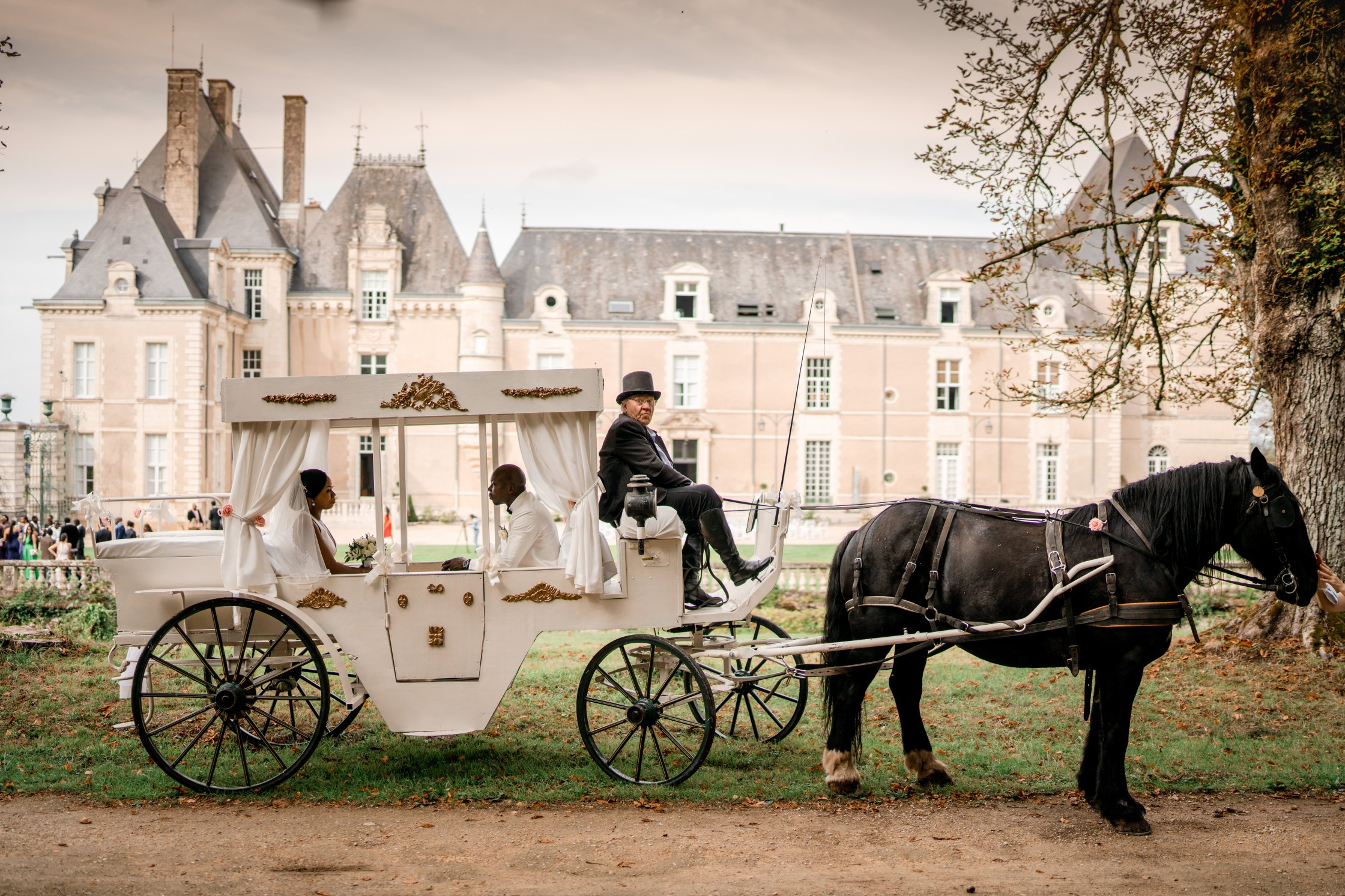 fire-and-ice-rachelle-and-christopher-580 Château de Jalesnes